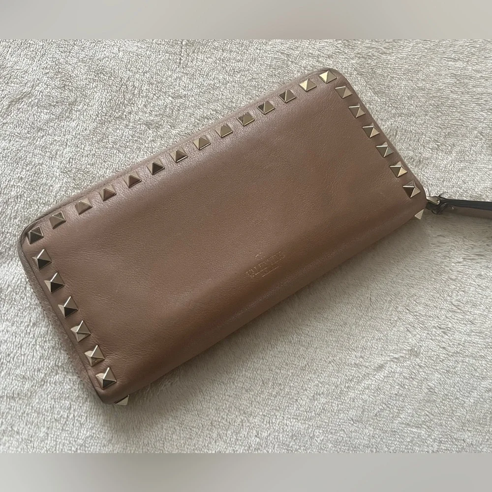 Valentino Garavani Rock Stud Pink Wallet with Gold Studs EUC - Picture 5 of 16